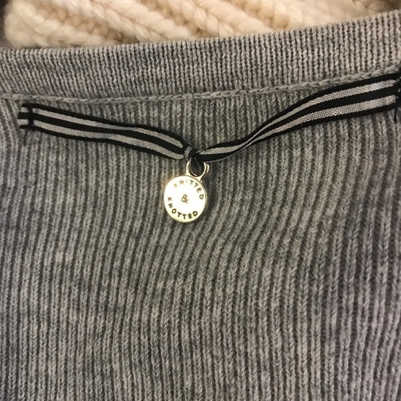 Knitted & knitted gray  top high low top Sz M - Picture 5 of 6